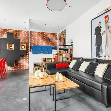 Place De La Bastille - Cozy With Netflix *